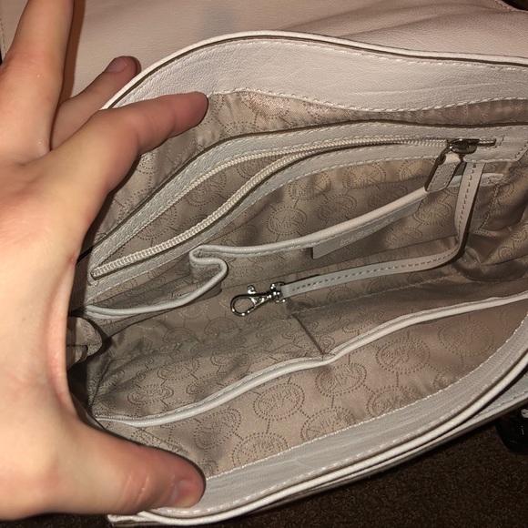 Michael Kors Crossbody purse - Picture 6 of 7